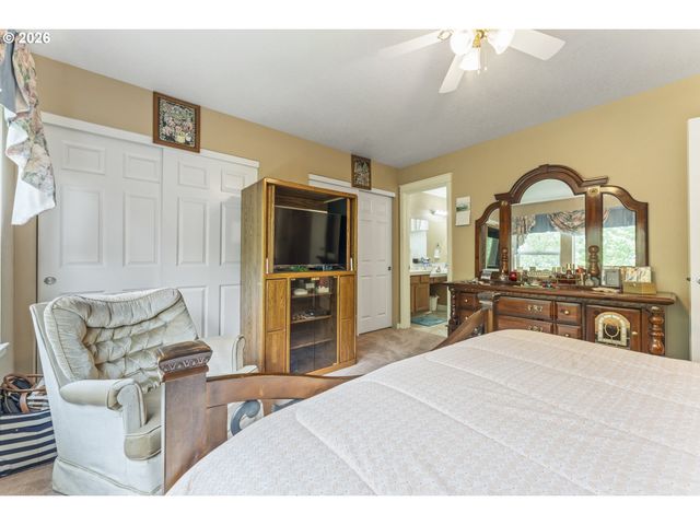 21795 Ne LARKSPUR Ln, Fairview, OR 97024