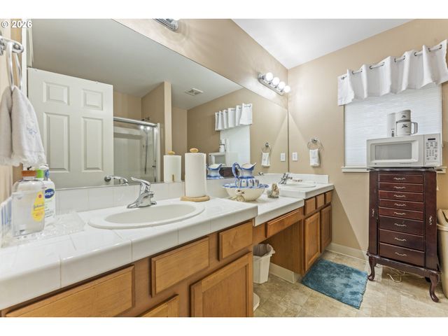 21795 Ne LARKSPUR Ln, Fairview, OR 97024
