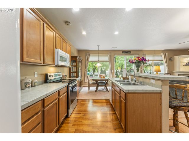21795 Ne LARKSPUR Ln, Fairview, OR 97024