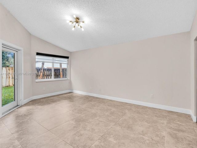 1208 NW 170th Ave, Pembroke Pines, FL 33028