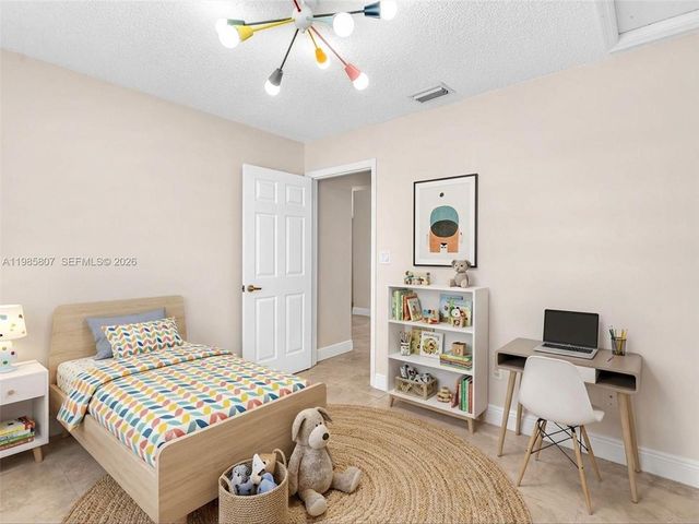 1208 NW 170th Ave, Pembroke Pines, FL 33028