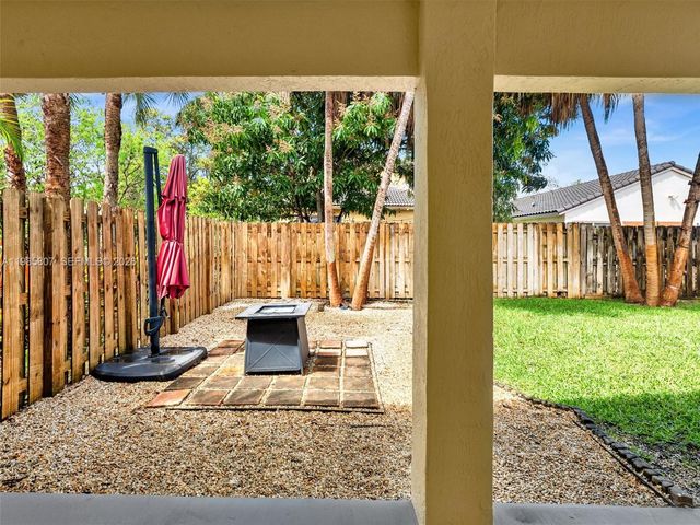 1208 NW 170th Ave, Pembroke Pines, FL 33028