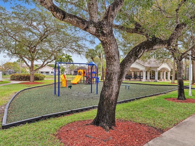 1208 NW 170th Ave, Pembroke Pines, FL 33028