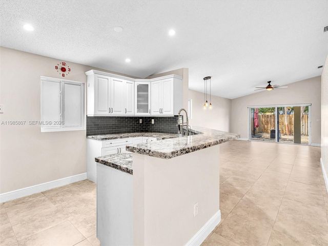 1208 NW 170th Ave, Pembroke Pines, FL 33028