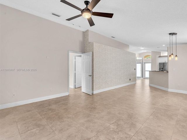 1208 NW 170th Ave, Pembroke Pines, FL 33028