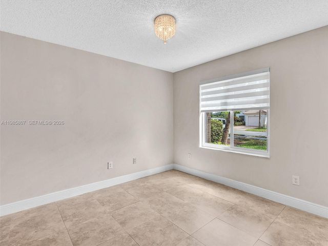 1208 NW 170th Ave, Pembroke Pines, FL 33028