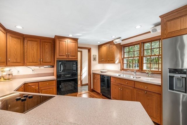6 Donald Road, Hamilton, MA 01982