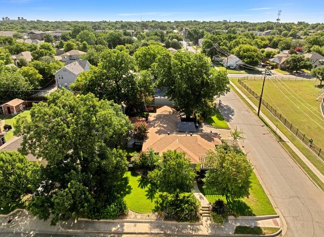 2837 Townsend Drive, Fort Worth, TX 76110