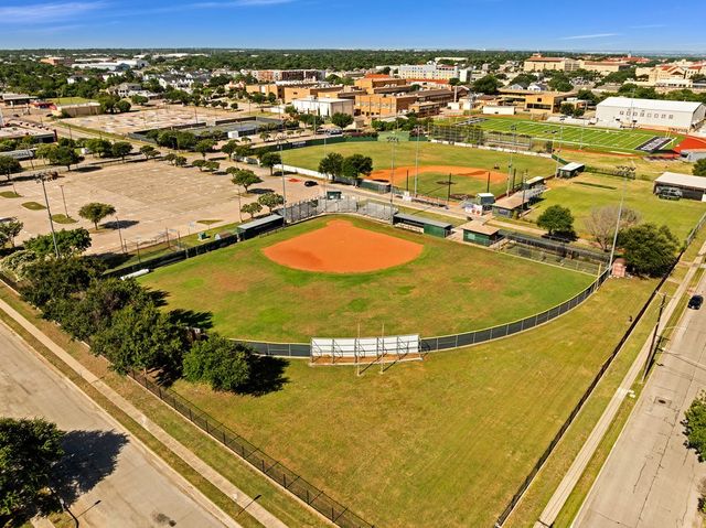 2837 Townsend Drive, Fort Worth, TX 76110