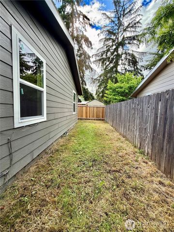 1311 104th St E, Tacoma, WA 98445