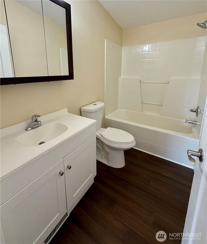 1311 104th St E, Tacoma, WA 98445