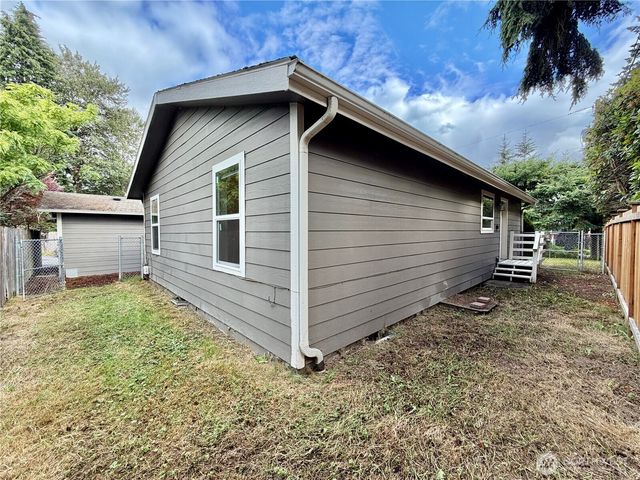 1311 104th St E, Tacoma, WA 98445