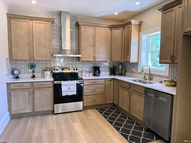1220 Bayard Park Drive, Evansville, IN 47714
