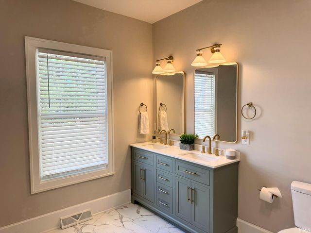 1220 Bayard Park Drive, Evansville, IN 47714