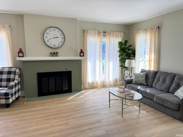 1220 Bayard Park Drive, Evansville, IN 47714