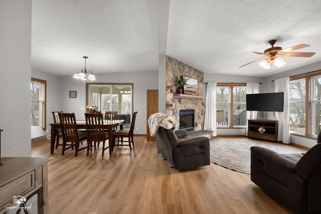 1937 W Potawatomie Trail, Kankakee, IL 60901