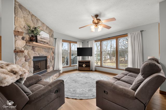 1937 W Potawatomie Trail, Kankakee, IL 60901