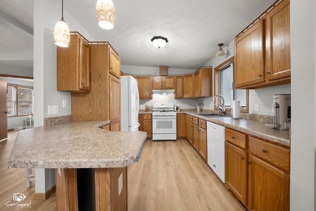 1937 W Potawatomie Trail, Kankakee, IL 60901