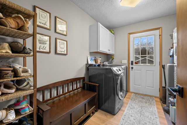 1937 W Potawatomie Trail, Kankakee, IL 60901