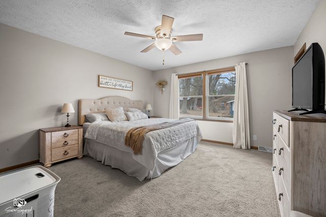 1937 W Potawatomie Trail, Kankakee, IL 60901