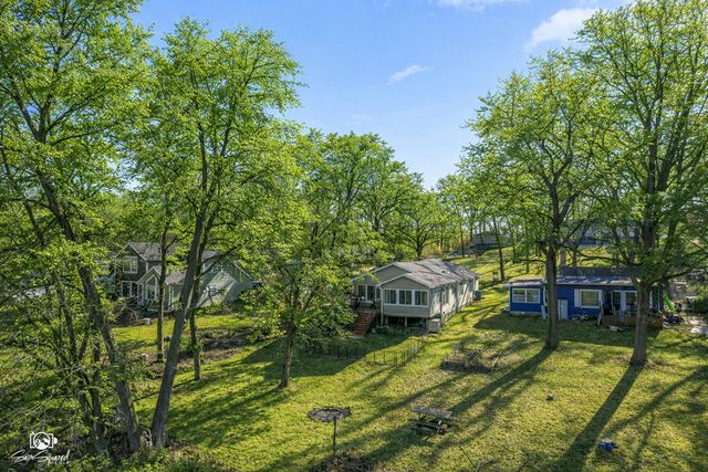 1937 W Potawatomie Trail, Kankakee, IL 60901