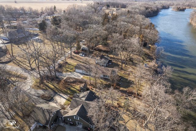 1937 W Potawatomie Trail, Kankakee, IL 60901