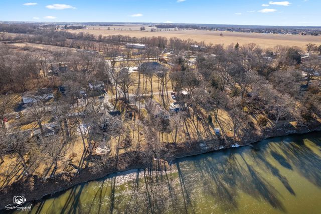 1937 W Potawatomie Trail, Kankakee, IL 60901