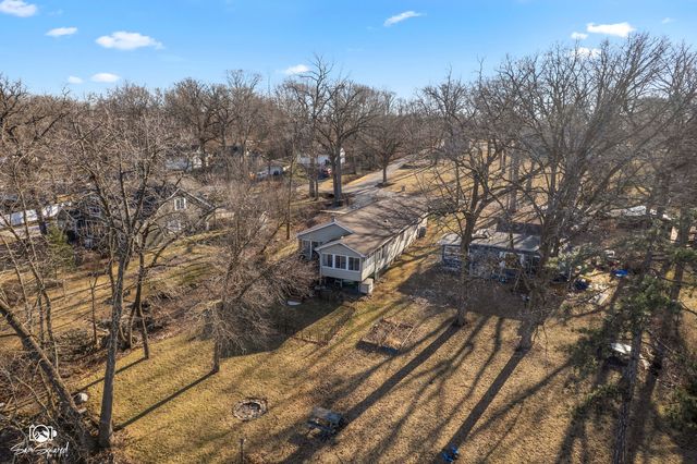 1937 W Potawatomie Trail, Kankakee, IL 60901