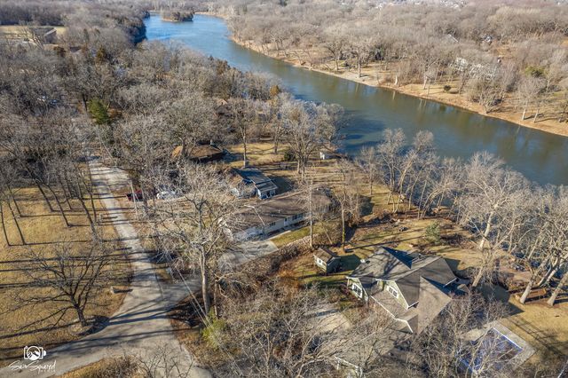 1937 W Potawatomie Trail, Kankakee, IL 60901