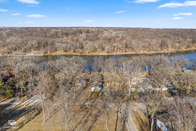 1937 W Potawatomie Trail, Kankakee, IL 60901