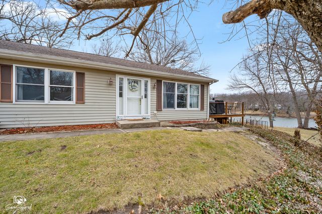 1937 W Potawatomie Trail, Kankakee, IL 60901