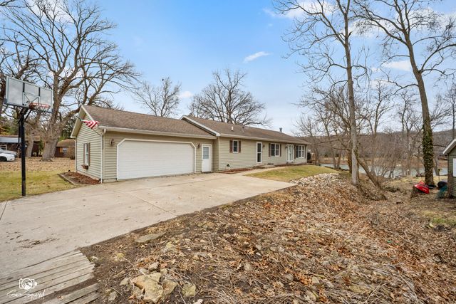 1937 W Potawatomie Trail, Kankakee, IL 60901