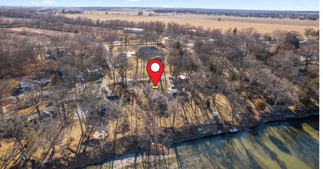 1937 W Potawatomie Trail, Kankakee, IL 60901