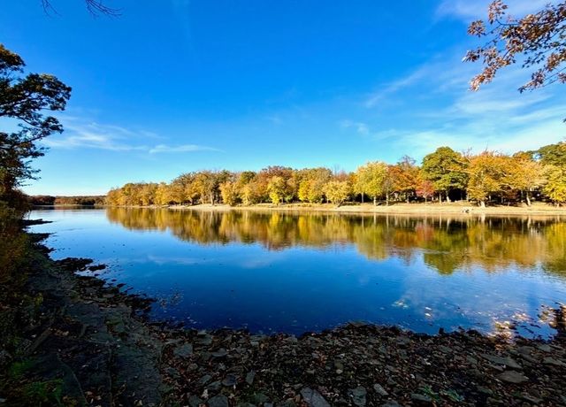 1937 W Potawatomie Trail, Kankakee, IL 60901