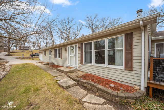1937 W Potawatomie Trail, Kankakee, IL 60901