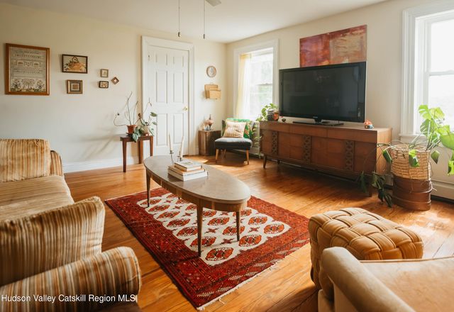 1693 New York 32, Saugerties, NY 12477