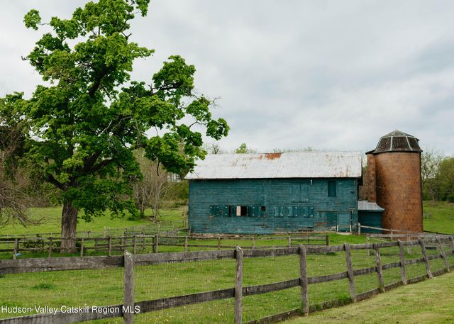 1693 New York 32, Saugerties, NY 12477