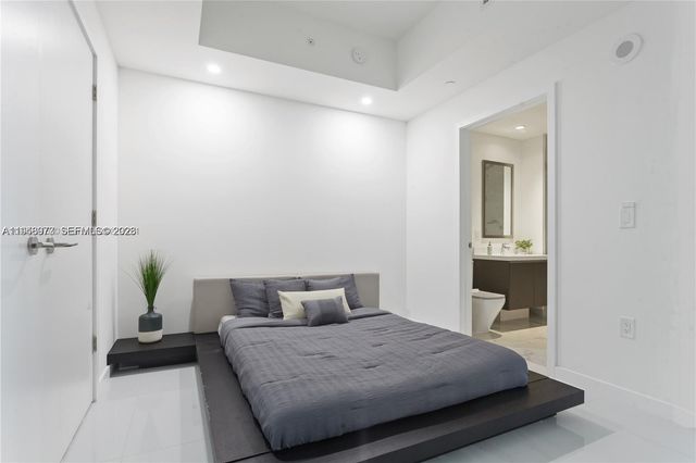 851 NE 1st Ave 4106, Miami, FL 33132