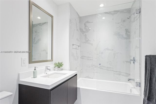 851 NE 1st Ave 4106, Miami, FL 33132