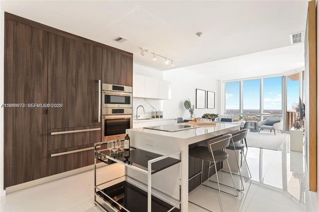 851 NE 1st Ave 4106, Miami, FL 33132