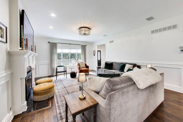 1916 Maplewood Lane, Munster, IN 46321