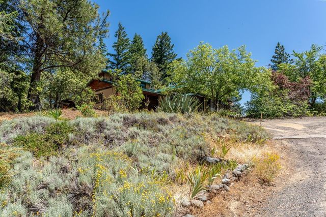 19155 Scenic Dr, Redwood Valley, CA 95470