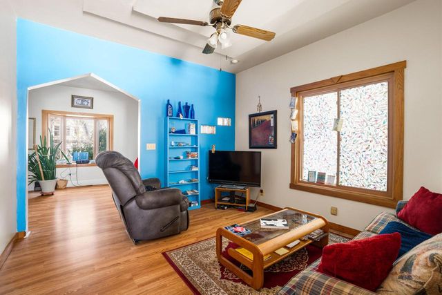 2953 S Kinnickinnic AVENUE, Milwaukee, WI 53207