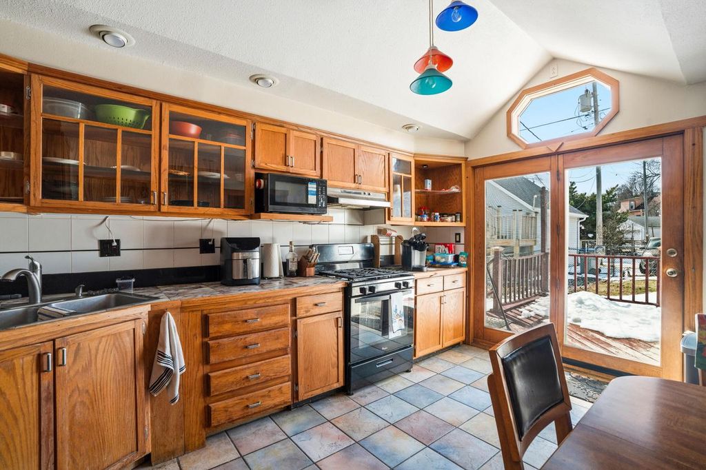 2953 S Kinnickinnic AVENUE, Milwaukee, WI 53207