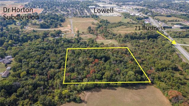 Honeysuckle Street, Lowell, AR 72745