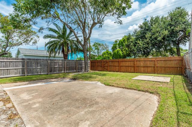 2809 Bernardo De Galvez Avenue, Galveston, TX 77550