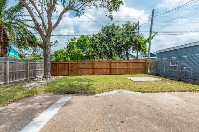 2809 Bernardo De Galvez Avenue, Galveston, TX 77550