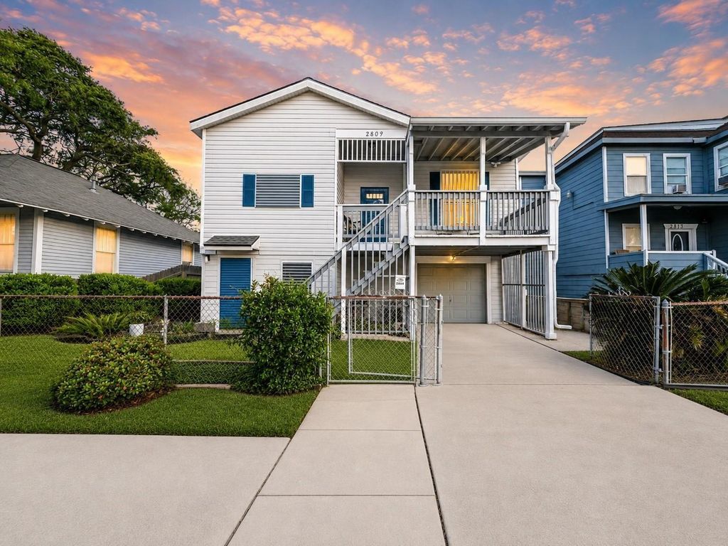 2809 Bernardo De Galvez Avenue, Galveston, TX 77550