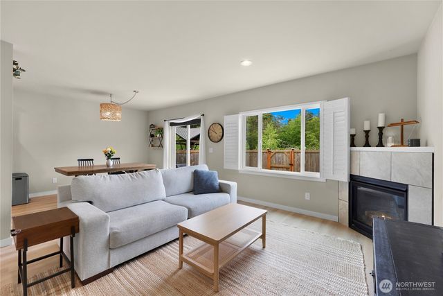 1911 SW Cooper Way, Oak Harbor, WA 98277