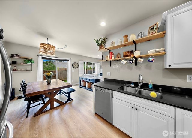 1911 SW Cooper Way, Oak Harbor, WA 98277